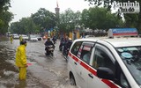 Hà Nội: Nhiều tuyến phố bị ngập do mưa lớn 